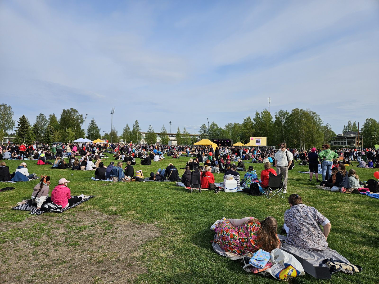 Yleiskuvaa vuoden 2025 Kaikkien kesäfestareiden yleisöstä