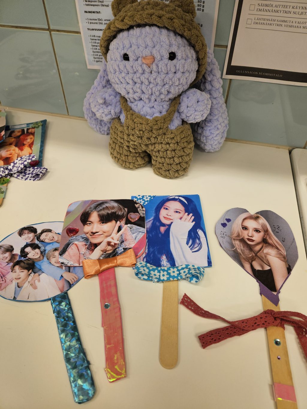 K-pop aiheisia viuhkoja.