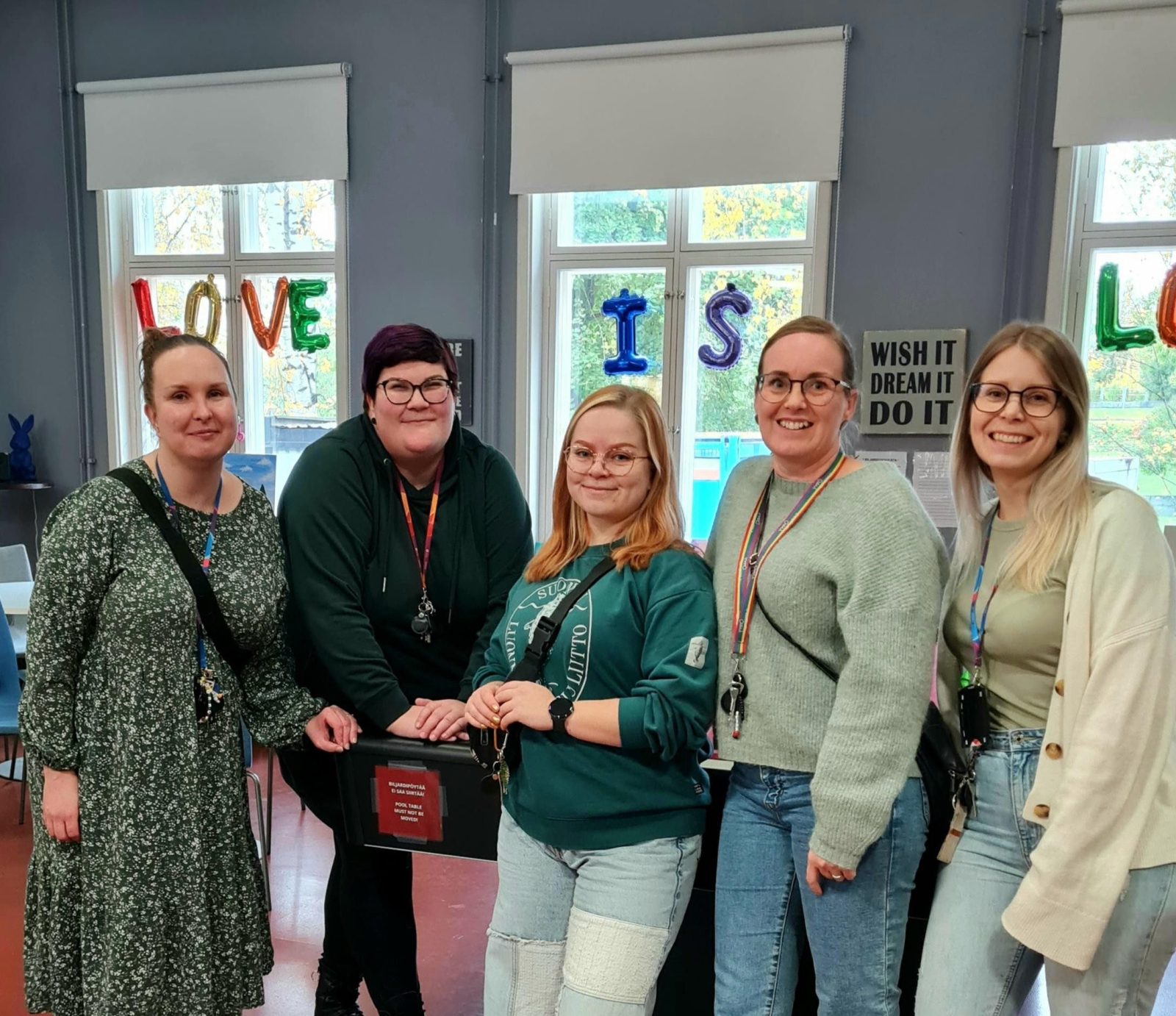 Byströmin Ohjaamon olkkaritoiminnan ohjaajat Riikka, Terhi, Outi, Niina ja Tatja
