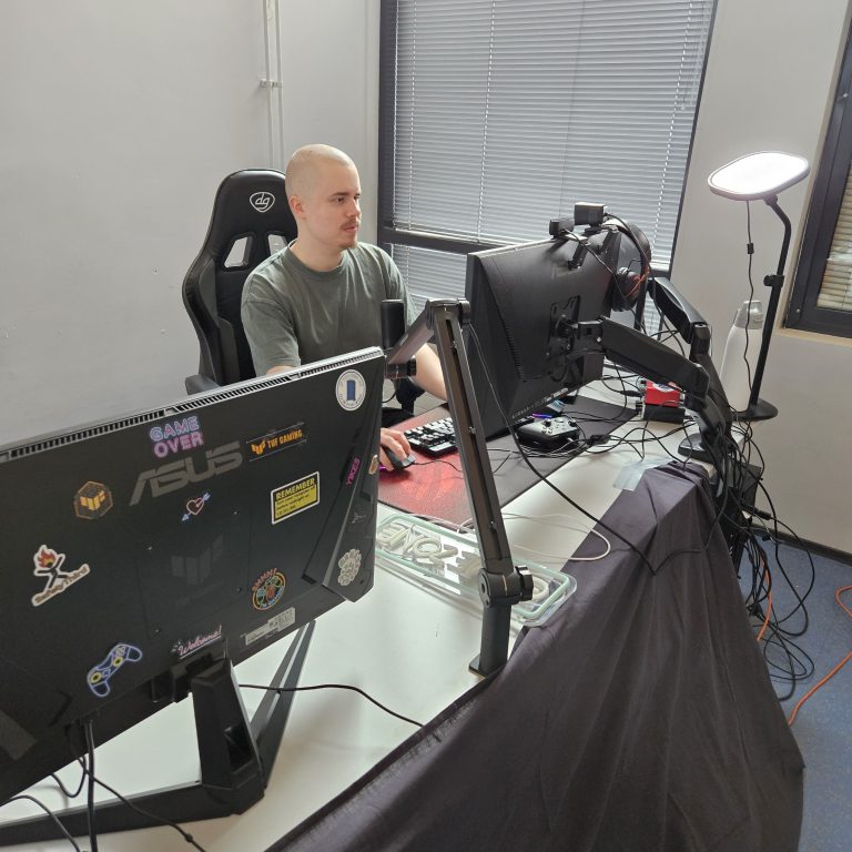 Nuorisopalveluiden 80 tunnin striiminurkkauksen rakennusta.