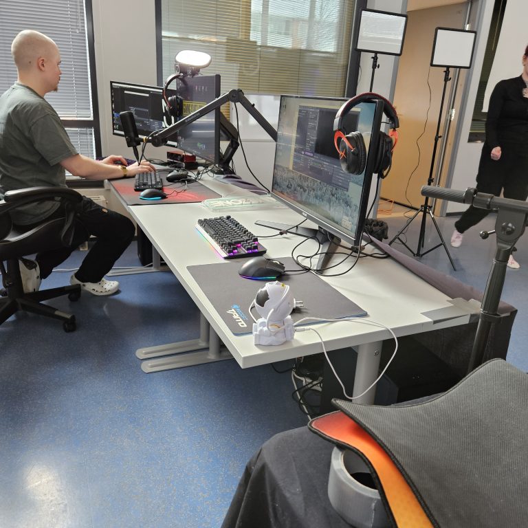 Nuorisopalveluiden 80 tunnin striiminurkkauksen rakennusta.